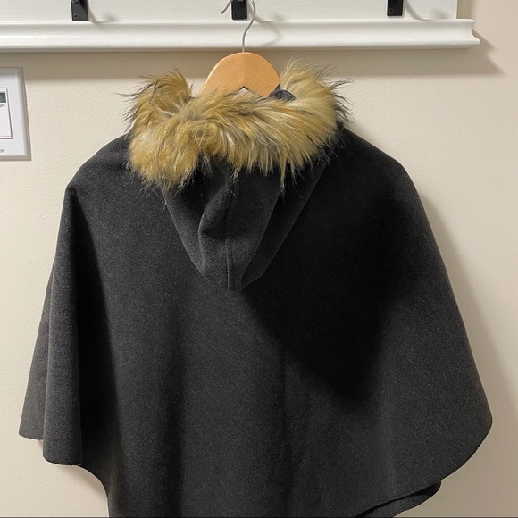 Poncho - Picture 3 of 3